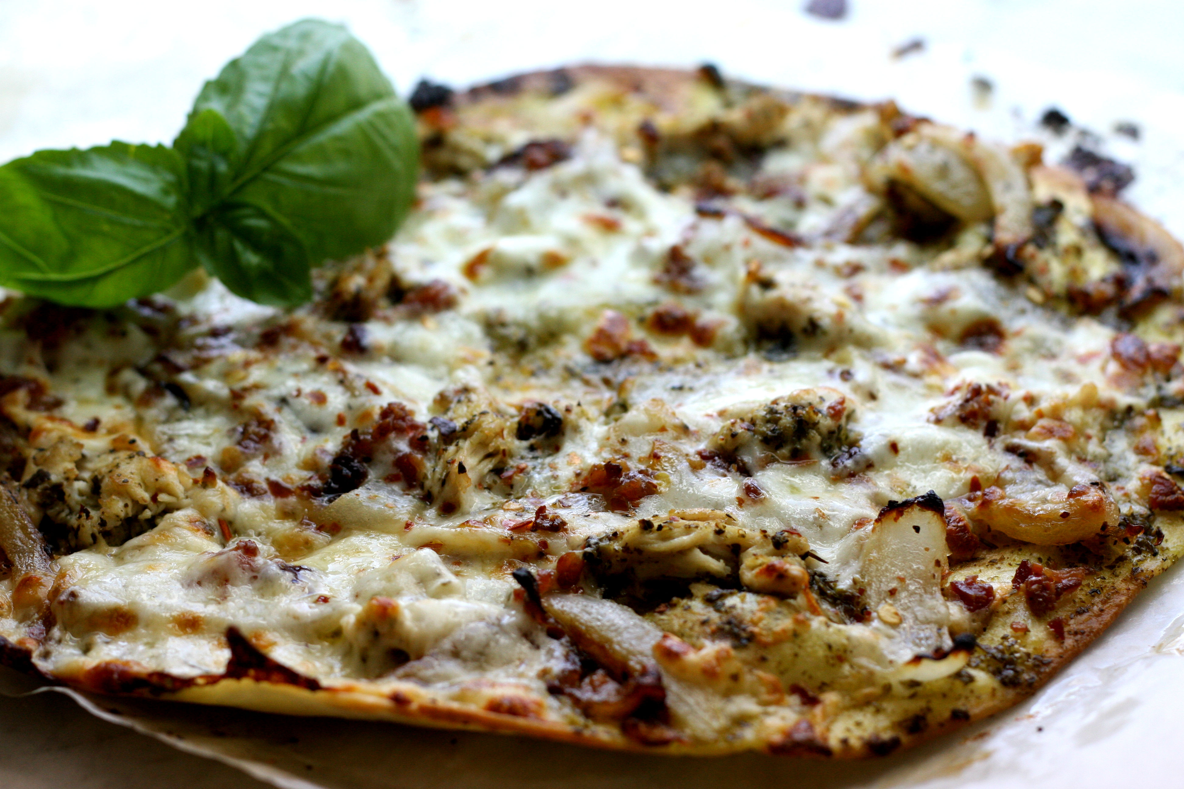 basil_pesto_chicken_pizza.jpg